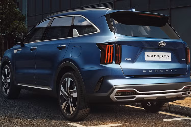 Kia Sorento plug-in hybrid mới sẽ là mẫu xe đầu tiên có hệ thống làm mát bằng nước độc lập cho bộ pin, để đảm bảo hiệu suất tối ưu. Bản thân động cơ điện cũng đã được hãng tinh chỉnh lại.