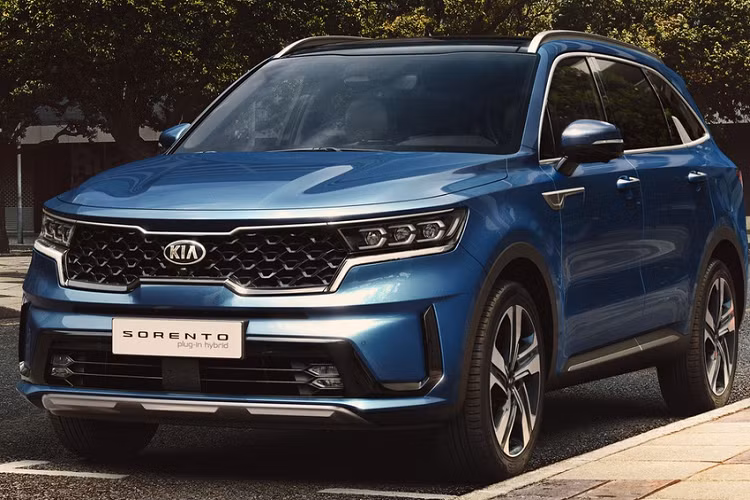 Công nghệ an toàn và hỗ trợ lái trên Kia Sorento PHEV 2021 gồm có cảnh báo va chạm, phát hiện người đi bộ, người đi xe đạp và chướng ngại vật, camera 360 độ, cảnh báo điểm mù, giới hạn tốc độ thông minh.