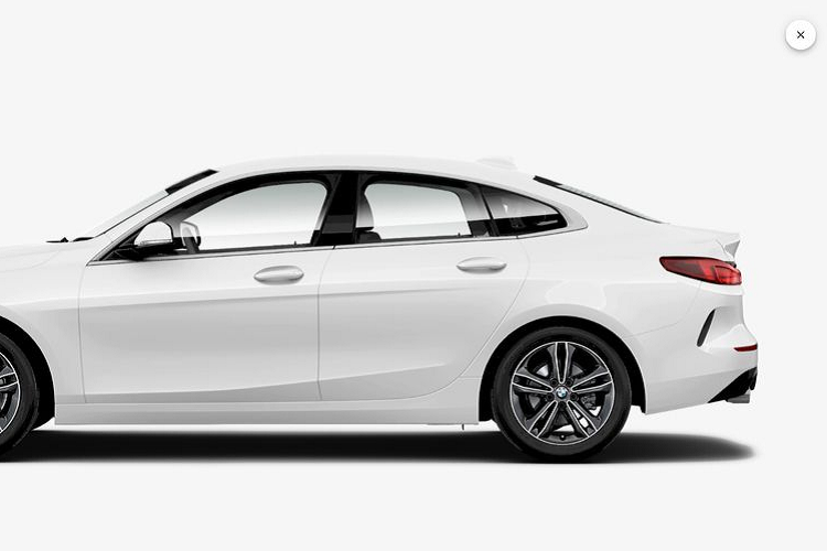 Ngoài sự khác biệt về hệ dẫn động, thiết kế, trang bị tiện nghi và động cơ của cả 2 phiên bản BMW 228i sDrive và 228i xDrive gần như không thay đổi