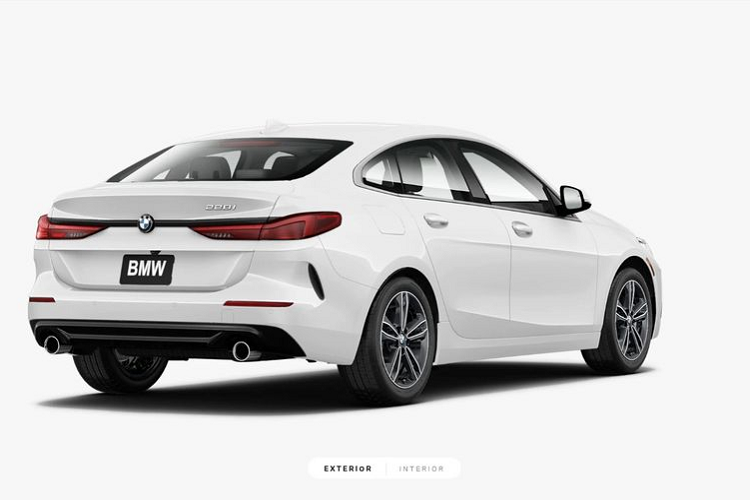 Sức mạnh này được truyền tới 2 bánh trước thông qua hộp số tự động 8 cấp.