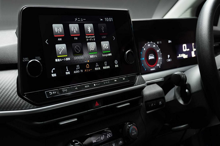 E-Power thế hệ thứ hai sử dụng động cơ điện biến tần hoàn toàn mới với khả năng cho ra mô-men xoắn cao hơn 10% và công suất cao hơn 6% so với trước. Động cơ đốt trong cũng hoạt động mạnh mẽ và hiệu quả hơn. Nissan cũng đã thực hiện một số cải tiến nhất định nhằm giúp xe tăng tốc mượt mà hơn cũng như cải thiện mức độ cách âm trong khoang lái.