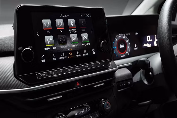 E-Power thế hệ thứ hai sử dụng động cơ điện biến tần hoàn toàn mới với khả năng cho ra mô-men xoắn cao hơn 10% và công suất cao hơn 6% so với trước. Động cơ đốt trong cũng hoạt động mạnh mẽ và hiệu quả hơn. Nissan cũng đã thực hiện một số cải tiến nhất định nhằm giúp xe tăng tốc mượt mà hơn cũng như cải thiện mức độ cách âm trong khoang lái.