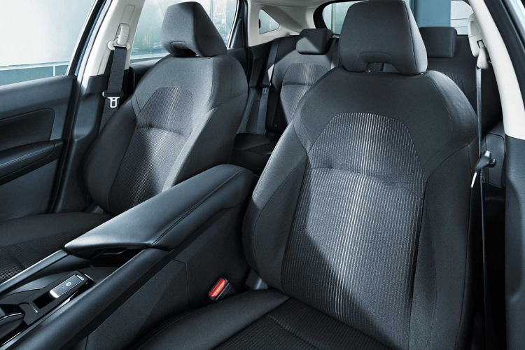 Nissan cho biết tất cả các phiên bản của Note 2021 đều sẽ sử dụng hệ dẫn động điện hóa e-Power mới. Điều đó có nghĩa chiếc xe này sẽ sử dụng động cơ điện là nguồn cung cấp năng lượng chính trong khi động cơ đốt trong sẽ đóng vai trò là máy phát, sạc điện cho viên pin của xe. Trong thời gian tới, Nissan Note sẽ được ra mắt thêm một biến thể chạy điện hoàn toàn, sử dụng hai mô-tơ và hệ dẫn động bốn bánh toàn thời gian.