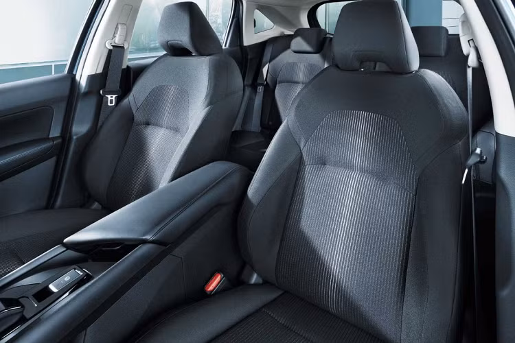 Nissan cho biết tất cả các phiên bản của Note 2021 đều sẽ sử dụng hệ dẫn động điện hóa e-Power mới. Điều đó có nghĩa chiếc xe này sẽ sử dụng động cơ điện là nguồn cung cấp năng lượng chính trong khi động cơ đốt trong sẽ đóng vai trò là máy phát, sạc điện cho viên pin của xe. Trong thời gian tới, Nissan Note sẽ được ra mắt thêm một biến thể chạy điện hoàn toàn, sử dụng hai mô-tơ và hệ dẫn động bốn bánh toàn thời gian.