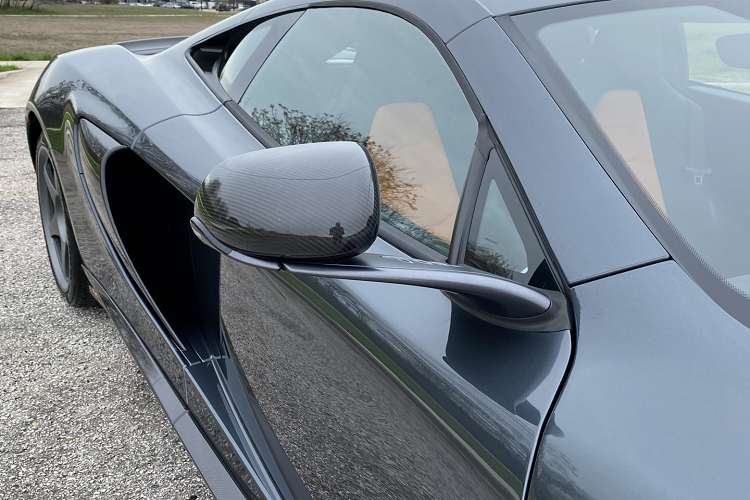 Chỉ có 50 chiếc McLaren 650S Le Mans Limited Edition được sản xuất trong đó chỉ có 8 chiếc được bán ra tại thị trường Mỹ. Có thể nói, đây là một chiếc xe rất mới khi đồng hồ ODO mới chỉ dừng lại ở con số 3218km.