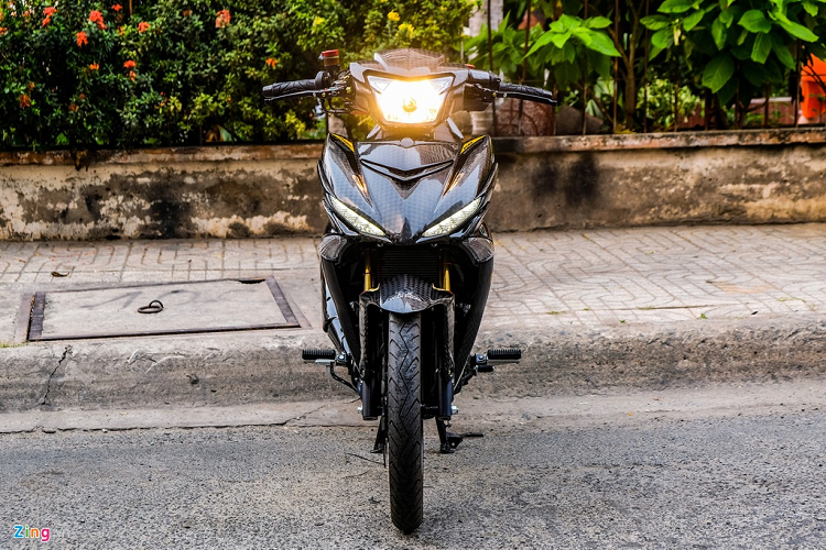 Phong cách độ cho Exciter cũng rất phong phú, từ đơn giản như độ tem, thay phụ kiện sẵn có đến công phu như sử dụng trang bị của môtô phân khối lớn hay tự sản xuất một số phụ kiện.