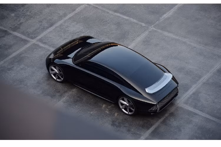 Trong khi đó, nội thất Hyundai Prophecy Concept EV trông có vẻ quá tương lai. Mặc dù 2 cần điều khiển được thiết kế để thay thế vô lăng trông vẫn tốt. Bộ phận này không chỉ giúp tăng thêm không gian trong cabin mà còn có chức năng phong phú. Người lái gần như không phải rời tay khỏi cần điều khiển vì được cung cấp quyền kiểm soát hầu hết các chức năng của xe.