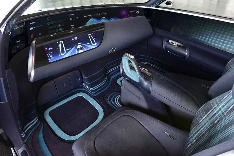 Ngoài ra, giám đốc thiết kế của Hyundai lưu ý rằng công ty không bao giờ tạo ra xe nguyên mẫu chỉ để thể hiện ý tưởng. Do đó, thiết kế trục sau, hệ thống đèn khác thường và kiểu dáng phần thân giống như trái anh đào có thể sẽ xuất hiện ở một trong những mẫu xe sắp tới của nhà sản xuất ôtô Hàn Quốc.