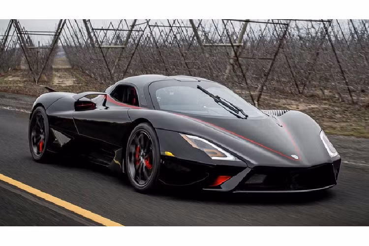 Trong khi giá siêu xe Bugatti, Koenigsegg, Pagani và nhiều thương hiệu nổi tiếng khác chỉ từ 1,6 triệu USD thì SSC North America với độ phủ không bằng lại bán siêu xe SSC Tuatara với giá gần 2 triệu USD.
