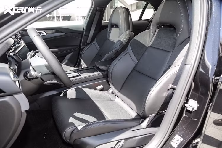 Những người tiêu dùng trẻ tuổi ở Trung Quốc thường có sở thích âm nhạc và hệ thống máy tính điều khiển bằng giọng nói, hoặc ít nhất là Lynk &amp; Co tin tưởng như thế.