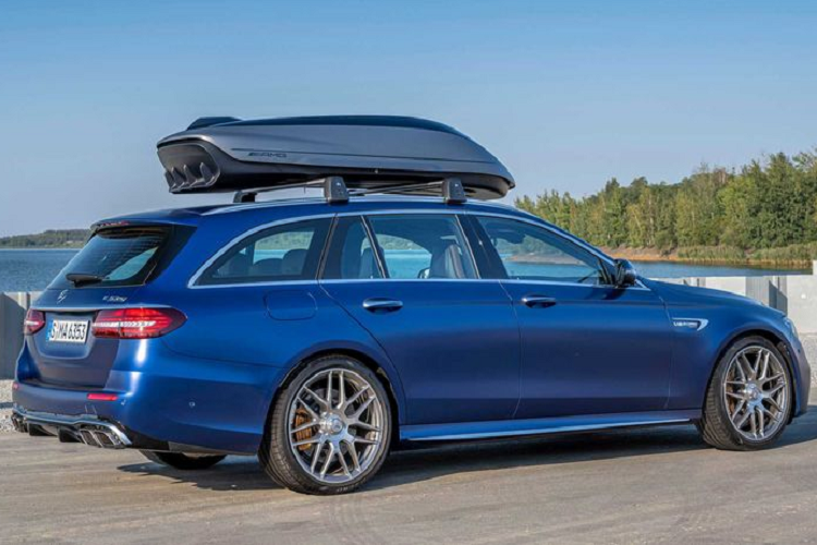 Mercedes-AMG hiện chưa tiết lộ giá bán của hộp gắn nóc mới nhưng nó sẽ được bán trực tiếp từ các đại lý hay đối tác của Mercedes từ tháng 11 năm nay.