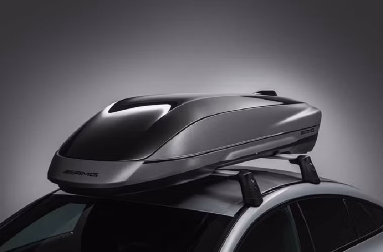 Điều này cho phép luồng không khí xung quanh hộp mượt mà hơn và giảm tiếng ồn của gió khi chở hàng hóa nặng tới 70 kg.