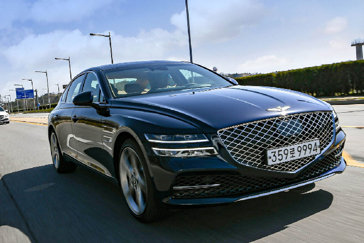 Thương hiệu xe sang Genesis cho biết chiếc G80 2021 có đến 19% thân xe được làm từ nhôm. Nhờ đó, chiếc xe được cắt giảm tối đa trọng lượng (giảm 125 kg so với đời trước) để tăng sức mạnh và sự linh hoạt.