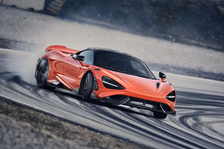 Theo thông tin từ McLaren, riêng các trang bị nâng cấp trên phiên bản siêu xe McLaren 765LT 2021 mới này so với chiếc 720S Coupe đã có giá trị lên tới 50.000 USD (khoảng 1,18 tỷ đồng).