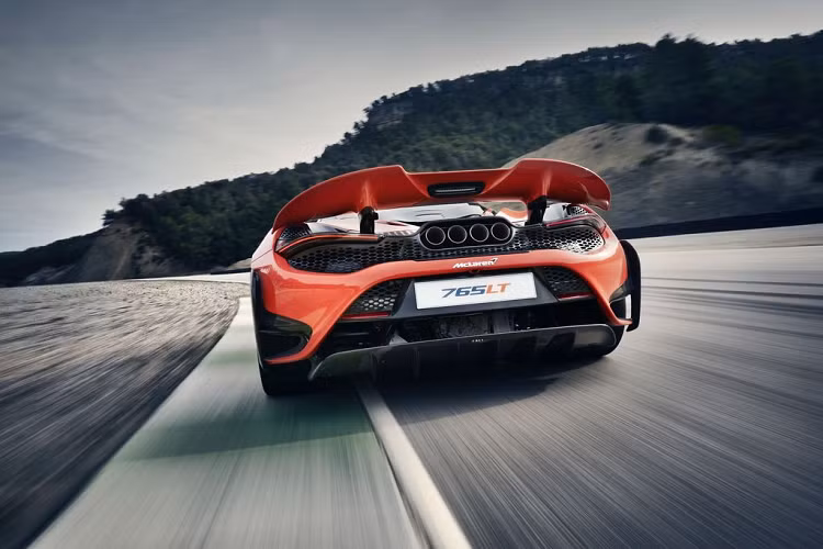 Được giới thiệu trực tuyến cách đây một tháng, McLaren 765LT thế hệ mới là mẫu xe kế vị cho chiếc 675LT – từng xuất hiện với cái tên Longtail từ năm 2015.