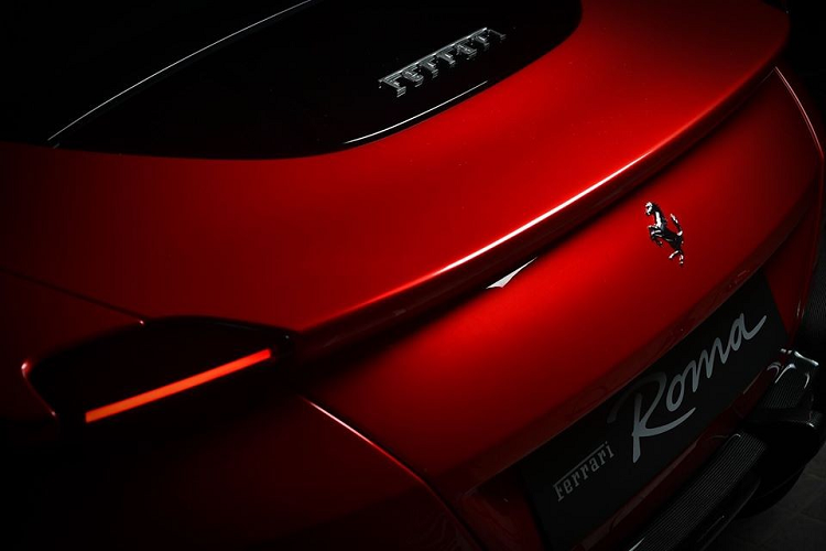 Hãng siêu xe đến từ Ý mang đến tên gọi Ferrari Roma cho chiếc Coupe 2+ hoàn toàn mới được ra mắt trong một sự kiện diễn ra ở Roma, Italy vào cuối tháng 11 năm ngoái.
