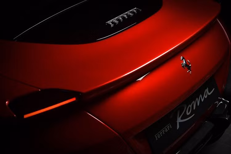 Hãng siêu xe đến từ Ý mang đến tên gọi Ferrari Roma cho chiếc Coupe 2+ hoàn toàn mới được ra mắt trong một sự kiện diễn ra ở Roma, Italy vào cuối tháng 11 năm ngoái.