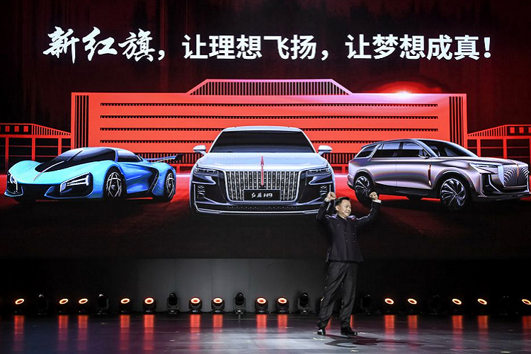 Thứ hai là động cơ xăng V6, siêu nạp, dung tích 3.0 lít, sản sinh công suất tối đa 272 mã lực và mô-men xoắn cực đại 400 Nm. Sức mạnh được truyền tới bánh thông qua hộp số tự động ly hợp kép 7 cấp. Cũng giống như việc xuất khẩu E-HS9 sang Na Uy, việc ra mắt H9 tại Trung Đông chẳng những đại diện cho sự mở rộng của thương hiệu Hồng Kỳ trên thị trường toàn cầu mà còn xác nhận sự tiến bộ đáng kể của hãng xe nội địa Trung Quốc này trong vài năm trở lại đây. Giờ đây, Hồng Kỳ không còn là thương hiệu chỉ gắn liền với những chiếc ôtô phục vụ quan chức chính phủ Trung Quốc nữa.