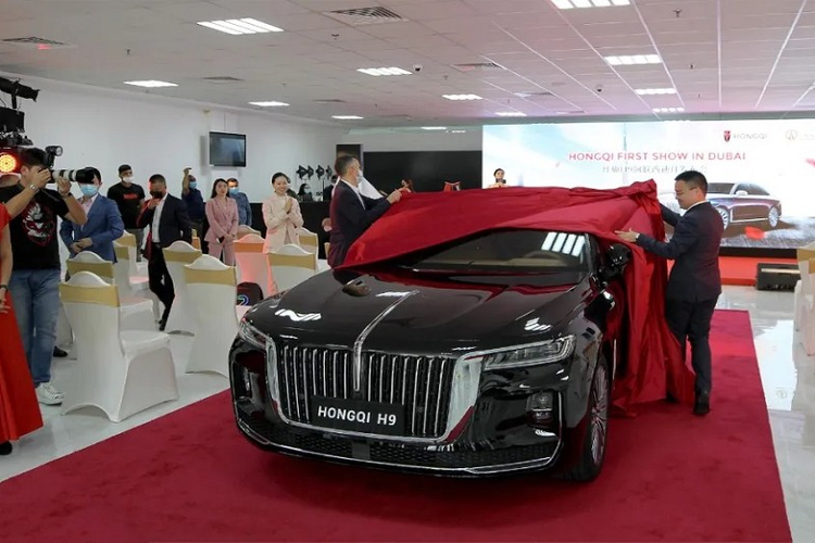 Mẫu sedan hạng sang cỡ trung Hồng Kỳ H9 2021 mới đã lần đầu tiên được vén màn vào hồi tháng 1 năm nay. Tuy nhiên, mãi đến tháng 8/2020, mẫu xe này mới được tung ra thị trường Trung Quốc với giá từ 309.800 - 539.800 Nhân dân tệ (khoảng 1,03 - 1,81 tỷ đồng).