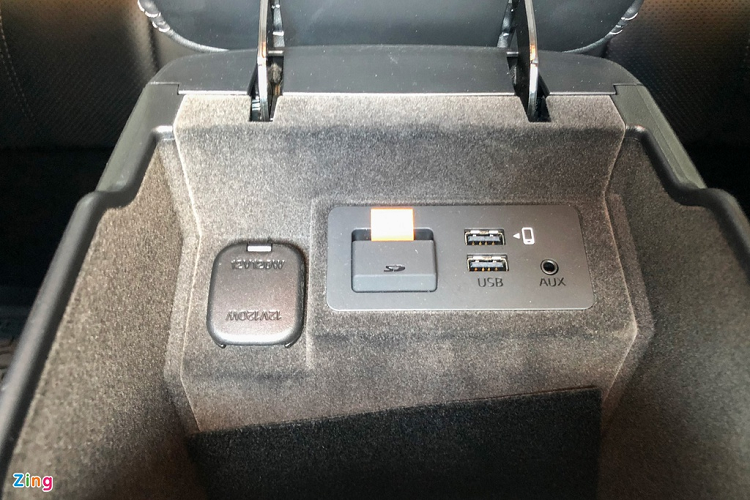 Các trang bị an toàn trên Mazda6 2.0L Premium gồm: 6 túi khí, cảm biến trước/sau, camera lùi, phanh ABS/EBD/BA, cân bằng điện tử, kiểm soát lực kéo, hỗ trợ khởi hành ngang dốc, camera 360 độ. Phiên bản này còn đi kèm gói i-Activsense gồm hệ thống tự động điều chỉnh chế độ đèn chiếu xa, cảnh báo phương tiện cắt ngang khi lùi, cảnh báo lệch làn đường.