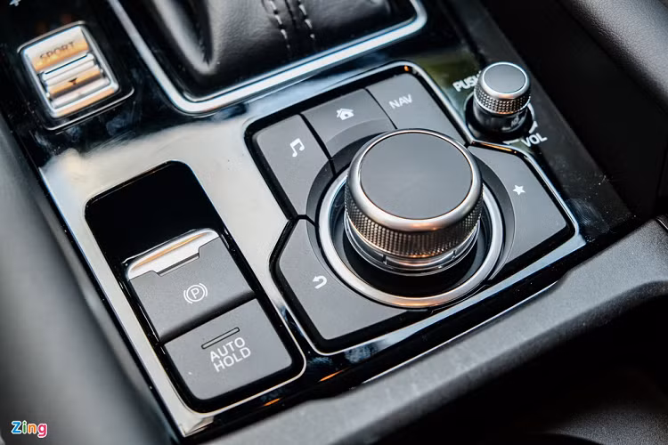 Mazda6 2.0L Premium sử dụng động cơ SkyActiv-G 2.0L sản sinh công suất 154 mã lực tại 6.000 vòng/phút và mô-men xoắn 200 Nm tại 4.000 vòng/phút. Đi kèm động cơ là hệ dẫn động cầu trước và hộp số tự động 6 cấp. Theo nhà sản xuất, phiên bản này có mức tiêu hao nhiên liệu trên đường hỗn hợp khoảng 6,55 lít/100 km. 