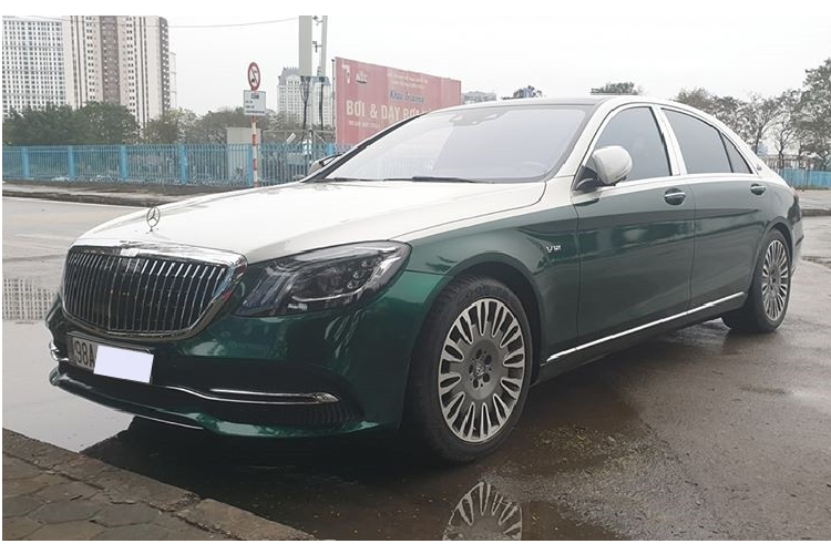 Việc các chủ nhân Mercedes-Benz S-Class độ Maybach không còn là chuyện hiếm gặp tại thị trường Việt Nam. Cách chơi này mang đến ngoại hình sang trọng hơn cho một mẫu xe sang như Mercedes-Benz S-Class.