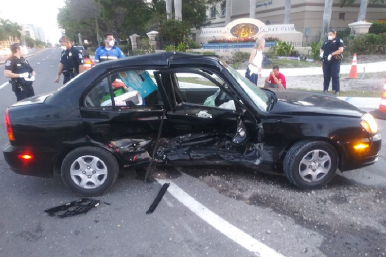 Chiếc Corvette C8 xấu số trong bài là biến thể mui trần và đã được trang bị gói nâng cấp Z51 Performance. Mức giá của chiếc xe vào khoảng hơn 70.000 USD.