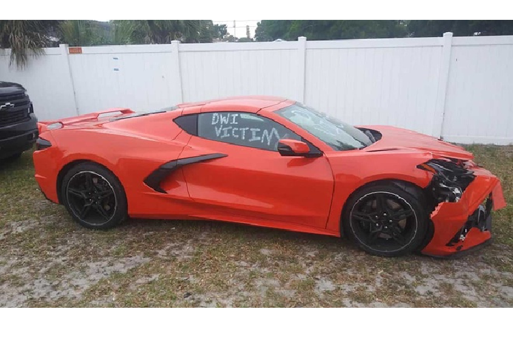 Trước đó vào tháng 8 năm ngoái, một chiếc Corvette C8 cũng từng gặp nạn sau khi “đối đầu” với chiếc Ford Ranger trên đường thử.