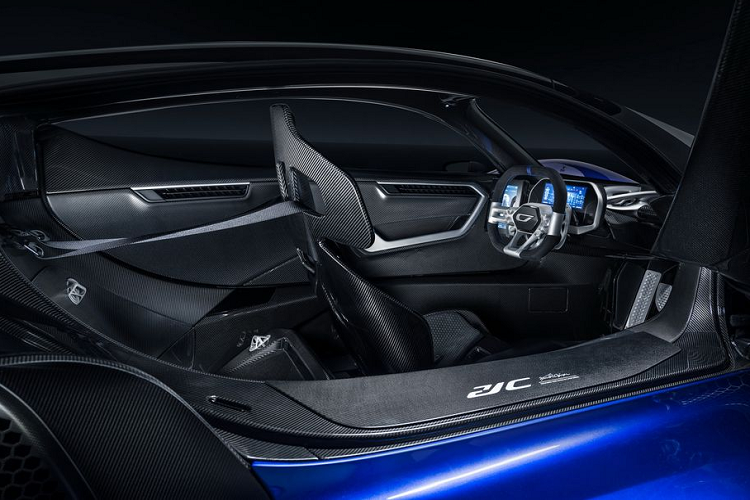 Phối hợp với khối động cơ này chính là một hộp số tự động bảy cấp trong khi nhà sản xuất Mỹ còn cung cấp tùy chọn cấu hình 2 hộp số.