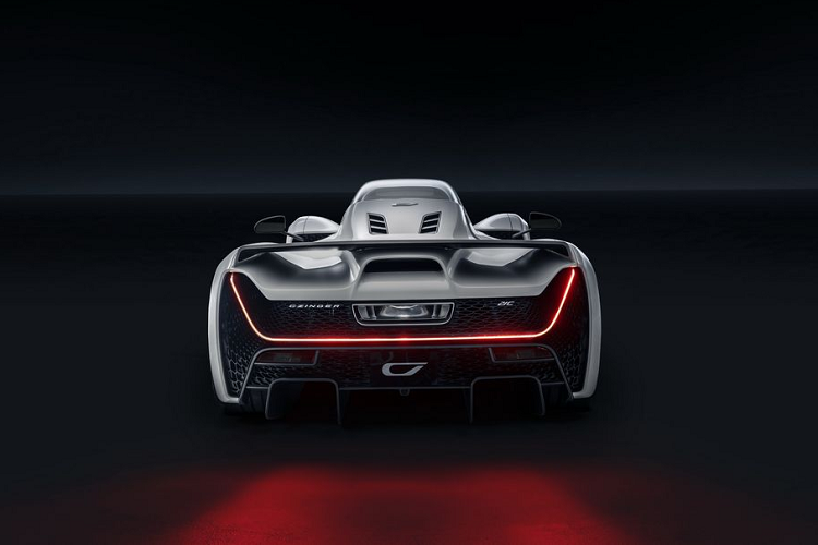 Trong đó, một hộp số được tinh chỉnh tối ưu hóa cho đường đua trong khi hệ thống còn lại mang thiên hướng sử dụng trong điều kiện thường. Ngoài con số công suất đầy ấn tượng, trọng lượng của 21C cũng gây bất ngờ khi chỉ dưới mức 1200 kg.