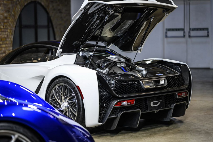 Theo công bố từ nhà sản xuất, mẫu siêu xe có thể tăng tốc từ 0 lên 100 km/h chỉ trong 1,9 giây, “xử đẹp” ¼ dặm chỉ trong 8,1 giây, đạt tốc độ 300 kmh/h trong 15 giây. Cuối cùng, Czinger 21C hoàn thành đường chạy từ 0 – 400 km/h rồi quay về 0 chỉ trong 29 giây.