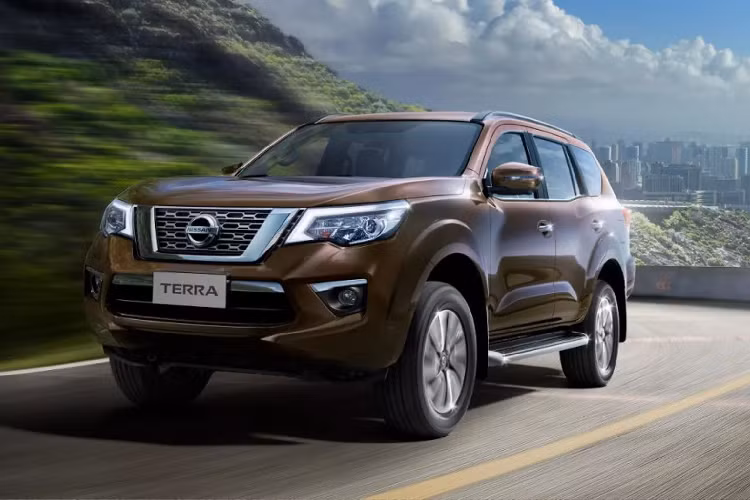 Để theo kịp các đối thủ trong phân khúc, Nissan Terra 2021 cũng sở hữu nhiều “đồ chơi” an toàn và hỗ trợ lái hiện đại tương tự như Navara 2021 như: Hệ thống tự động giảm tốc độ khi người lái (thòng) chân ga hoặc vào cua (AEB), Hệ thống phanh chủ động chống trượt và vi sai chống trượt, Cảnh báo chệch làn đường, Cảnh báo điểm mù, Cảnh báo phương tiện cắt ngang khi lùi, Hệ thống phanh tự động khẩn cấp, hệ thống cảnh báo tiền va chạm, Hệ thống camera quan sát xung quanh 360 độ (AVM), ....