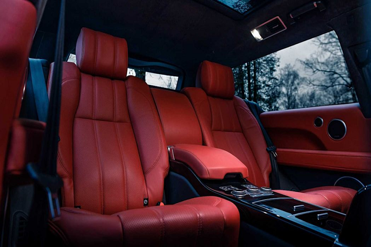 Thân xe được sử dụng nền tảng nhôm D7 gia cường, tạo độ vững chắc đáng tin cậy. Mỗi tấm thân xe được Bas von Roomen gia công hoàn toàn bằng tay. Một số chi tiết khác được giữ nguyên từ Range Rover năm cửa tiêu chuẩn, như cản trước, đầu xe, nắp ca-pô và cửa sau.