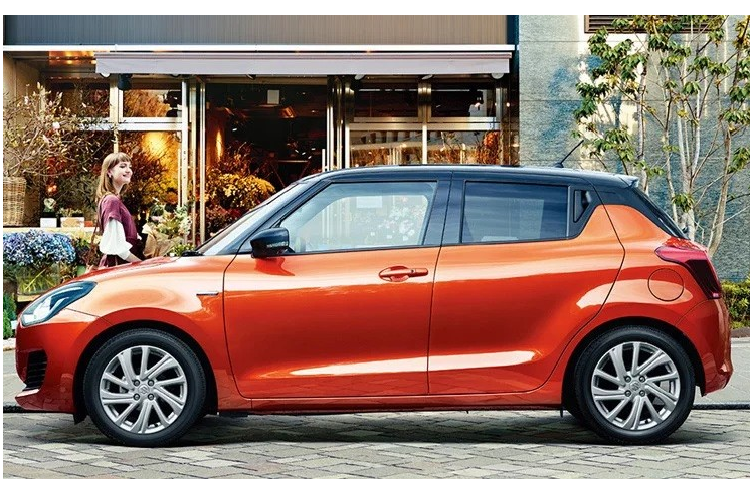 Ngoài ra, mẫu xe hatchback cỡ B này còn có 2 thiết kế cản trước khác nhau nhưng không thay đổi so với Suzuki Swift 2019. Trong đó, có một thiết kế cản trước thể thao hơn. Tiếp đến là 2 thiết kế vành la-zăng hợp kim, bao gồm cả mâm sơn 2 màu thể thao hơn. Cuối cùng, mẫu xe hatchback cỡ B này được bổ sung 2 màu sơn phối 2 tông màu mới là cam Flame Orange Pearl - nóc đen và vàng Rush Yellow - nóc bạc. 