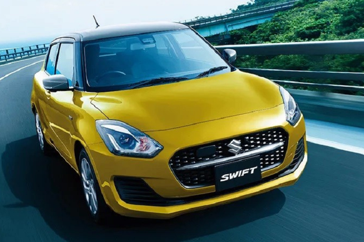 Tại thị trường Nhật Bản, Suzuki Swift 2020 bản máy xăng và mild hybrid dùng hộp số sàn 5 cấp hoặc CVT. Nếu mua phiên bản CVT, khách hàng có thể chi thêm tiền cho hệ dẫn động 4 bánh 4WD tùy chọn. Trong khi đó, bản full hybrid đi kèm hộp số sàn 5 cấp và không có hệ dẫn động 4WD. Tại thị trường Nhật Bản, giá xe Suzuki Swift 2020 dao động từ 1.535.600 - 2.087.800 Yên (khoảng 332 - 453 triệu đồng).