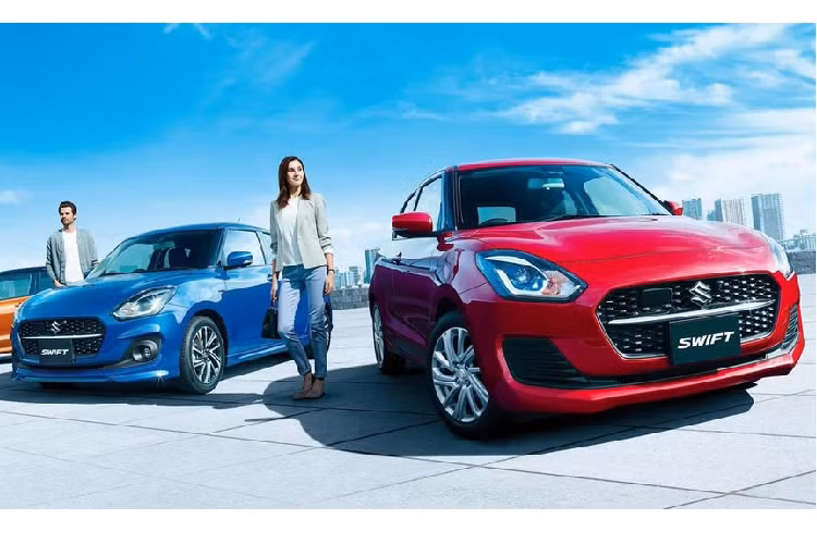 Sau những hình ảnh rò rỉ, mẫu hatchback cỡ B giá rẻ Suzuki Swift 2020 mới đã chính thức được giới thiệu tại thị trường quê nhà Nhật Bản. Đúng như những hình ảnh rò rỉ, Suzuki Swift phiên bản nâng cấp chỉ thay đổi ở một số chi tiết thiết kế bên ngoài. 