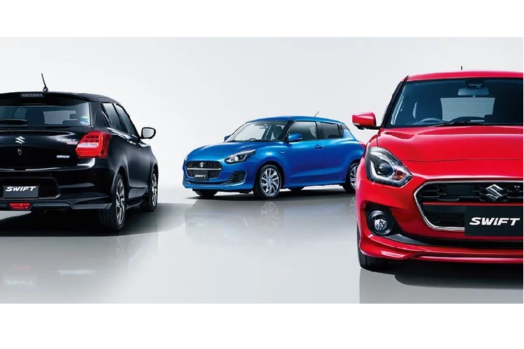 Theo đó, mẫu xe giá rẻ Suzuki Swift 2020 cũng có 2 kiểu lưới tản nhiệt như ở phiên bản cũ. Kiểu thứ nhất đơn giản hơn, đi kèm mắt lưới hình kim cương với thanh mạ crôm sáng bóng ở giữa. Trong khi đó, kiểu thứ hai được trang bị mắt lưới tản nhiệt hình tổ ong lớn hơn và đi kèm thanh nằm ngang ở giữa phối 2 màu.