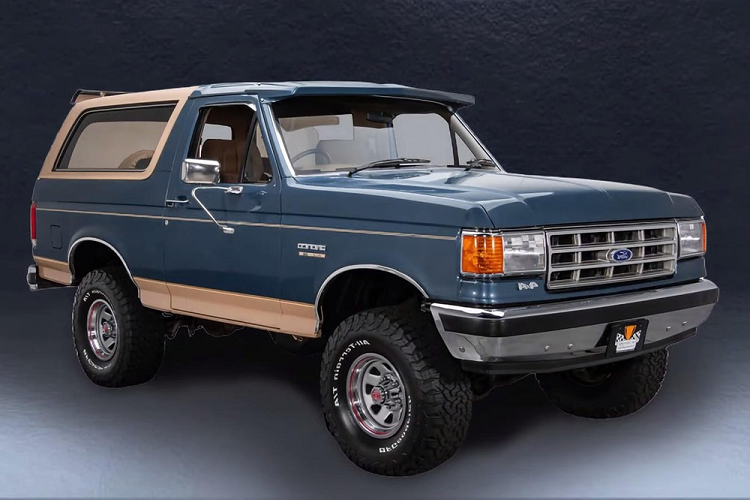 Đối với Bronco thế hệ thứ hai, chỉ tồn tại từ 1978 – 1979, Ford đã mong muốn cạnh tranh với Chevrolet Blazer K5 và Dodge Ramcharger lớn hơn. Giờ đây là một SUV cỡ lớn dựa trên bán tải F-150, mẫu xe thế hệ thứ hai đã loại bỏ tùy chọn động cơ 6 xi-lanh và đưa ra hai dạng động cơ V8.