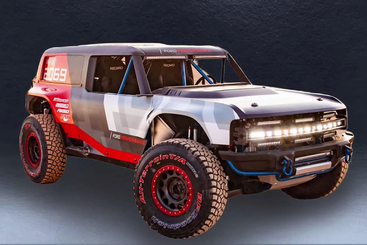 Bronco thế hệ thứ 5 (1992 – 1996) đã trở thành thế hệ nổi tiếng nhất khi 95 triệu người xem trực tiếp sự kiện cảnh sát đuổi bắt OJ Simpson (ngồi sau một chiếc Bronco màu trắng) trong năm 1995. Bronco sẽ trở lại với thế hệ thứ 6 trong năm 2020 và trước khi nó ra mắt, Ford đã giới thiệu tới công chúng mẫu Bronco R Prototype mà thi đấu trong giải đua Baja 1000 2020.