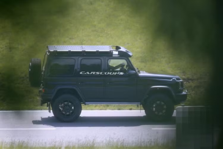 Mercedes-AMG có kế hoạch phát hành một mẫu xe 4×4² mới dựa trên Mercedes-Benz G-Class 2021 mới nhất và đây là những hình ảnh đầu tiên của mẫu xe này. G500 / G550 4×4² thế hệ tiếp theo rõ ràng là một bí mật lớn của hãng xe Đức, vì vậy, các tay săn ảnh không có cơ hội tiếp cận gần hơn với chiếc SUV.