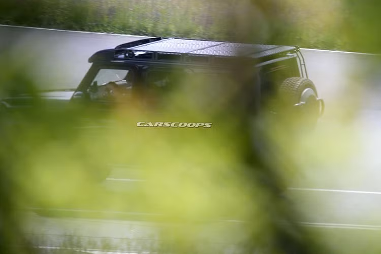 Không có thông tin chính thức nào về hệ thống truyền động nhưng tất cả chúng ta đều biết rằng nó sẽ trang bị động cơ tăng áp kép V8 4.0L quen thuộc với hầu hết các mẫu xe Mercedes-AMG hiện nay. Điều tò mò là không biết trên Mercedes G-Class 4×4² thế hệ mới khối động cơ này sẽ được tinh chỉnh để cho ra bao nhiêu sức mạnh. Ở thế hệ trước, cỗ máy V8 4.0L đã cho ra công suất 416 mã lực và mô-men xoắn cực đại 610Nm.