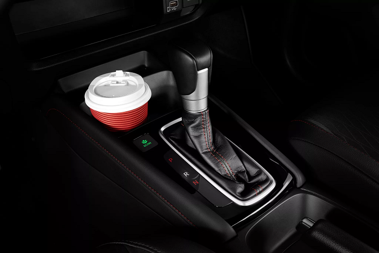 Tương tự thế hệ cũ, Honda City 2021 mới vẫn duy trì sử dụng phanh tang trống phía bánh sau cho tất cả các phiên bản được bán ra. Đây là điểm gây thất vọng đối với một số khách hàng khi họ chờ đợi City 2021 sẽ được trang bị tổng cộng 4 phanh đĩa trước và sau. Bên cạnh thiếu tính thẩm mỹ, so với phanh đĩa, phanh tang trống còn mang nhiều nhược điểm như: trọng lượng nặng, hiệu quả phanh thấp hơn (so với phanh đĩa).