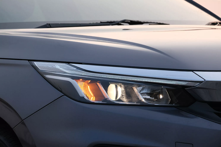 Tương tự phiên bản cũ, Honda City thế hệ mới vừa ra mắt không có lựa chọn hộp số sàn. Dòng xe Honda City đã loại bỏ phiên bản số sàn từ giữa năm 2017 và duy trì duy nhất một lựa chọn hộp số tự động biến thiên vô cấp (CVT) cho đến nay. Trên thực tế, khách hàng mua sedan hạng B phiên bản thấp, giá rẻ để chạy dịch vụ thường mong đợi trang bị hộp số sàn, vì họ cho rằng hộp số sàn bền bỉ và tiết kiệm hơn hộp số tự động.