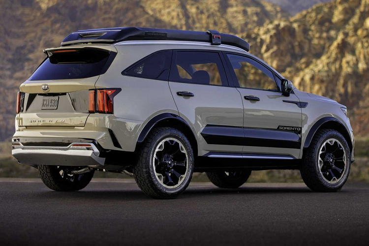 Kia Sorento 2021 tại Việt Nam được ra mắt vào giữa tháng 9 với những cải tiến đáng kể về kiểu dáng, trang bị và an toàn. Tại Đông Nam Á, Việt Nam là thị trường đầu tiên nhận được Sorento 2021. Xe được phân phối với 7 phiên bản. Trong đó, 4 phiên bản động cơ diesel có giá 1,079-1,349 tỷ, 3 phiên bản động cơ xăng có giá 1,099-1,299 tỷ đồng.