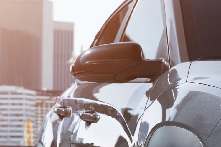 Phiên bản này cũng được làm đẹp thêm bởi một loạt các điểm nhấn bên ngoài màu đen bóng, có thể gồm vỏ gương chiếu hậu và viền lưới tản nhiệt (Hyundai chưa chia sẻ rõ). Trong khi đó, toàn bộ thân xe sẽ được hoàn thiện trong màu sơn Ultra Black hoặc Galactic Gray hoặc Chalk White.