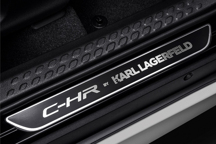 Một số tính năng an toàn trang bị tiêu chuẩn cho xe như kiểm soát ổn định thân xe điện tử, kiểm soát lực kéo, hỗ trợ khởi hành ngang dốc...