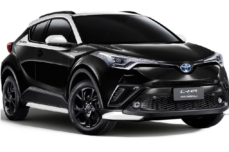 Toyota Thái Lan vừa ra mắt phiên bản đặc biệt của dòng C-HR với tên gọi Karl Lagerfeld. Giá xe Toyota C-HR 2020 đặc biệt là 1,219 triệu Bath, tương đương 37.078 USD (khoảng hơn 870 triệu đồng). Phiên bản đặc biệt này được xây dựng dựa theo phong cách của nhà thiết kế thời trang huyền thoại Karl Lagerfeld.