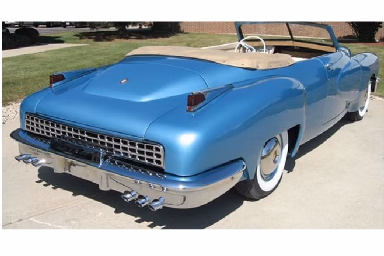 Không may, vận mệnh đã can thiệp và chiếc xe Tucker Convertible đời 1948 này không kịp hoàn thành trước thời gian Tucker phá sản. Sau đó, chiếc xe ở lại trong tay Lenki Engineering và phải chịu cảnh nằm yên dưới một tấm màn che trong nhiều năm. Một thời gian sau, chiếc xe được bán lại cho một nhân viên về hưu, người có kế hoạch hoàn thiện nó.