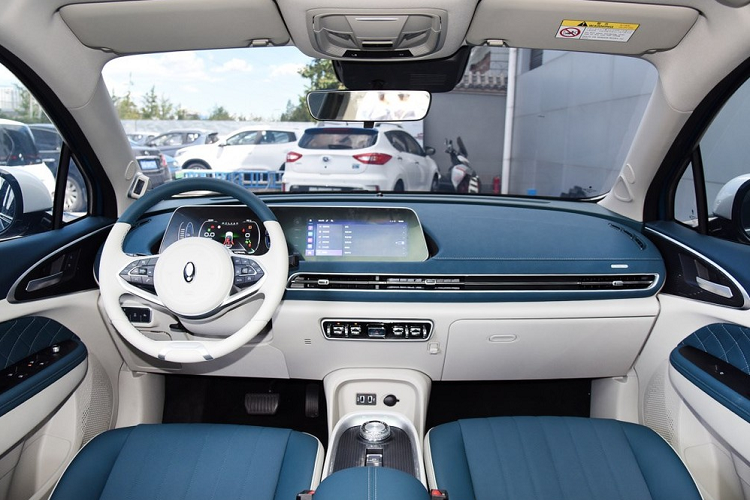 Bố cục nội thất của ORA Good Cat trông rất cá tính