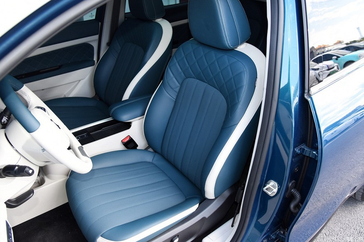 Hàng ghế phía trước trông có vẻ êm ái